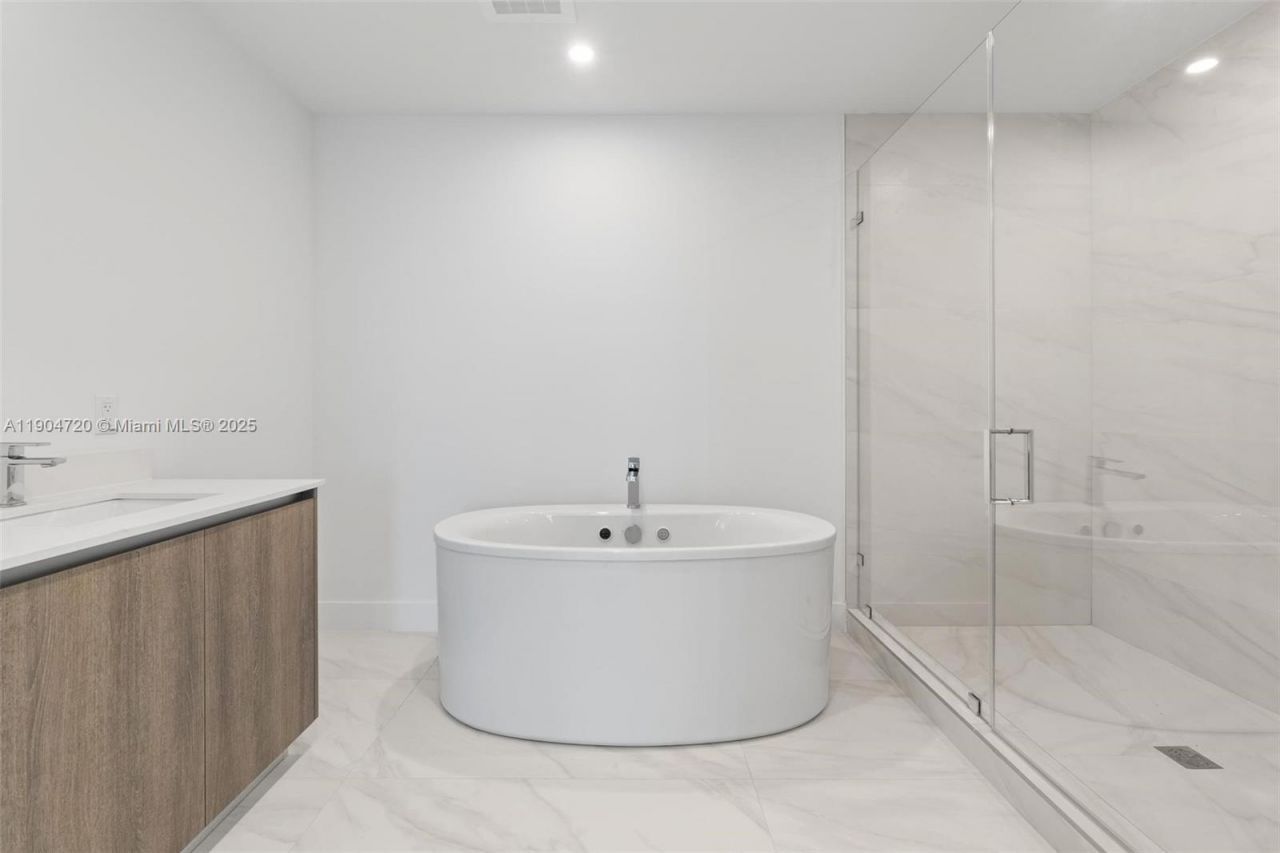 17550 Collins, Unit 501, Sunny Isles Beach, FL 33160 Photo