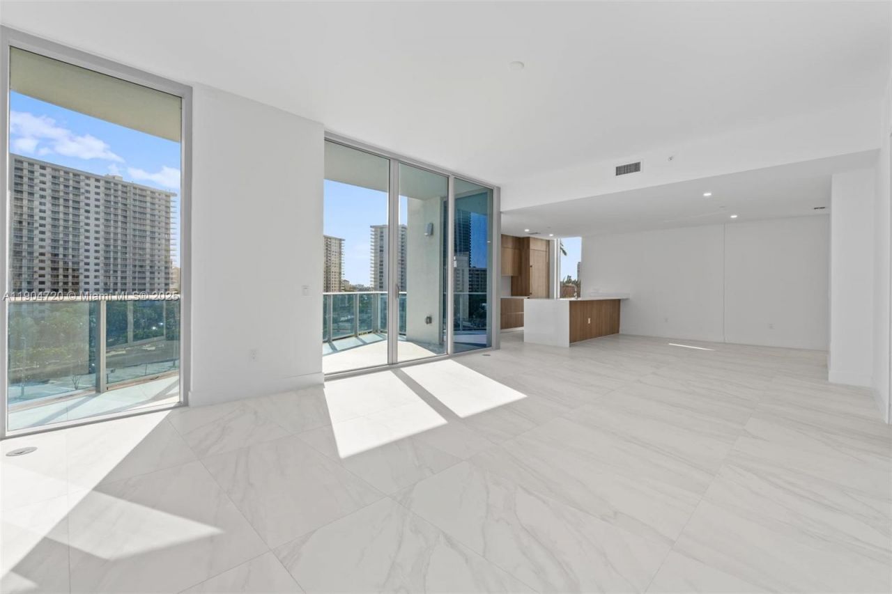 17550 Collins, Unit 501, Sunny Isles Beach, FL 33160 Photo