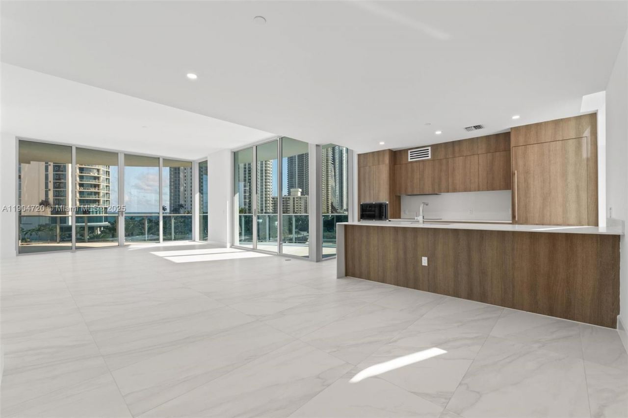 17550 Collins, Unit 501, Sunny Isles Beach, FL 33160 Photo