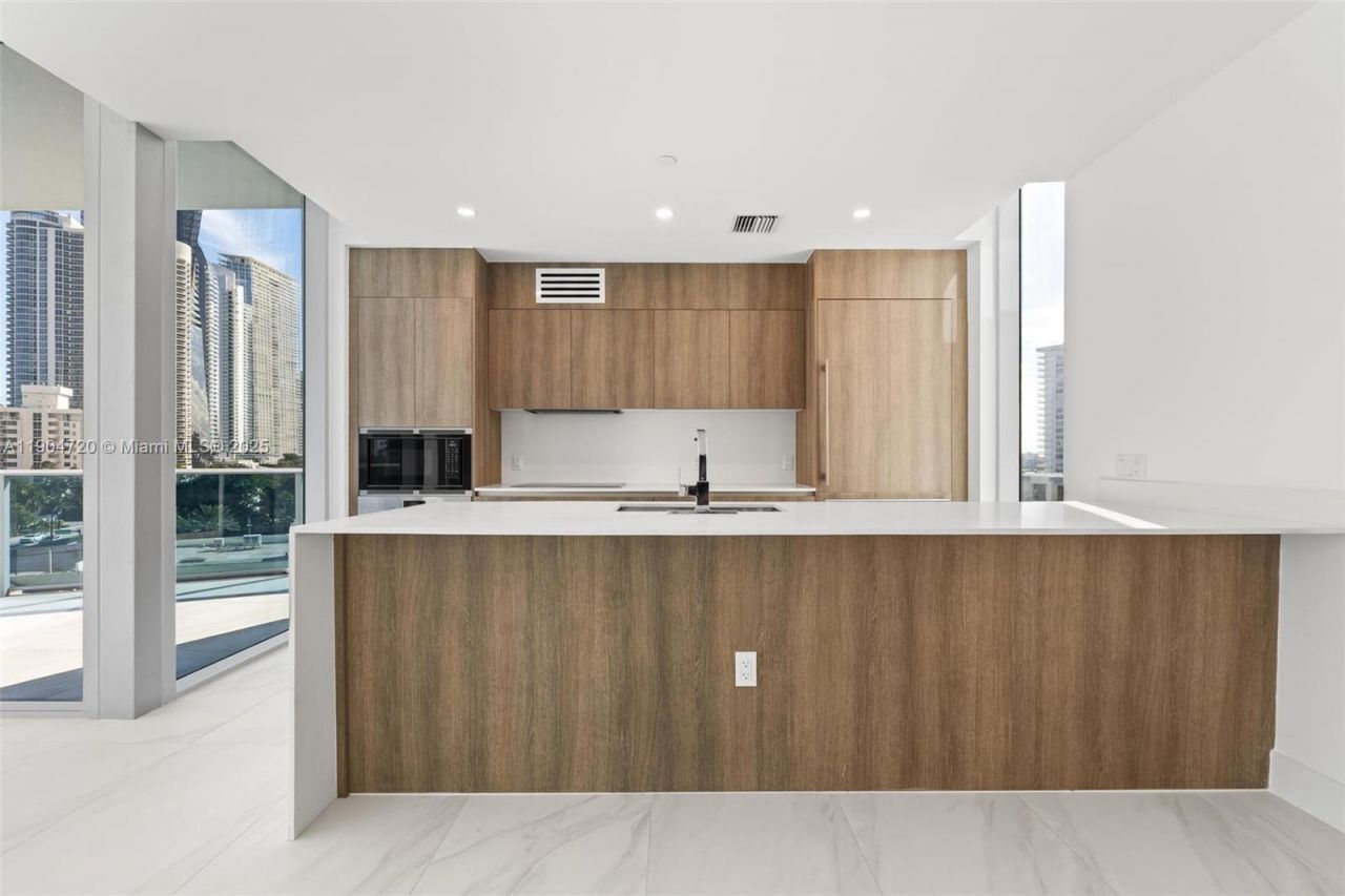 17550 Collins, Unit 501, Sunny Isles Beach, FL 33160 Photo