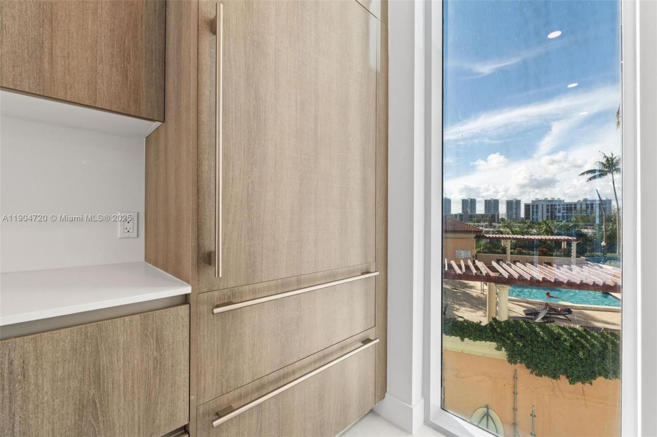 17550 Collins, Unit 501, Sunny Isles Beach, FL 33160 Photo