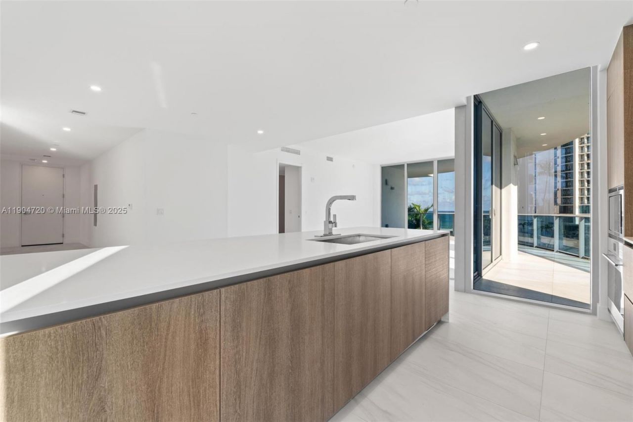 17550 Collins, Unit 501, Sunny Isles Beach, FL 33160 Photo