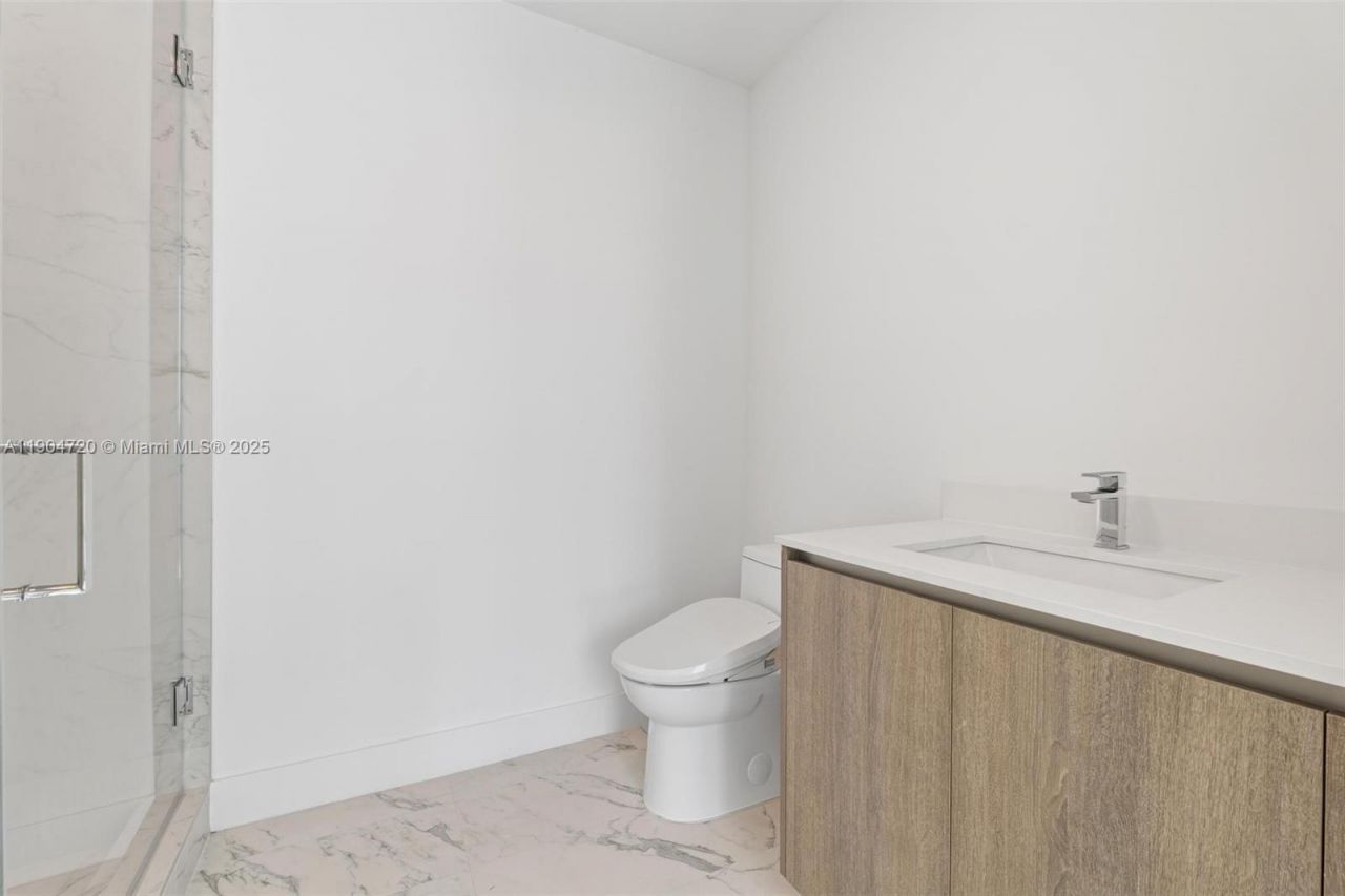 17550 Collins, Unit 501, Sunny Isles Beach, FL 33160 Photo