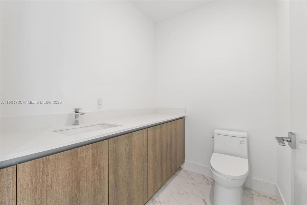 17550 Collins, Unit 501, Sunny Isles Beach, FL 33160 Photo