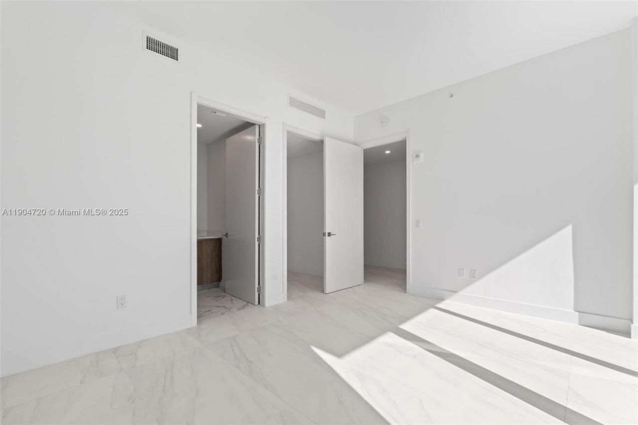 17550 Collins, Unit 501, Sunny Isles Beach, FL 33160 Photo