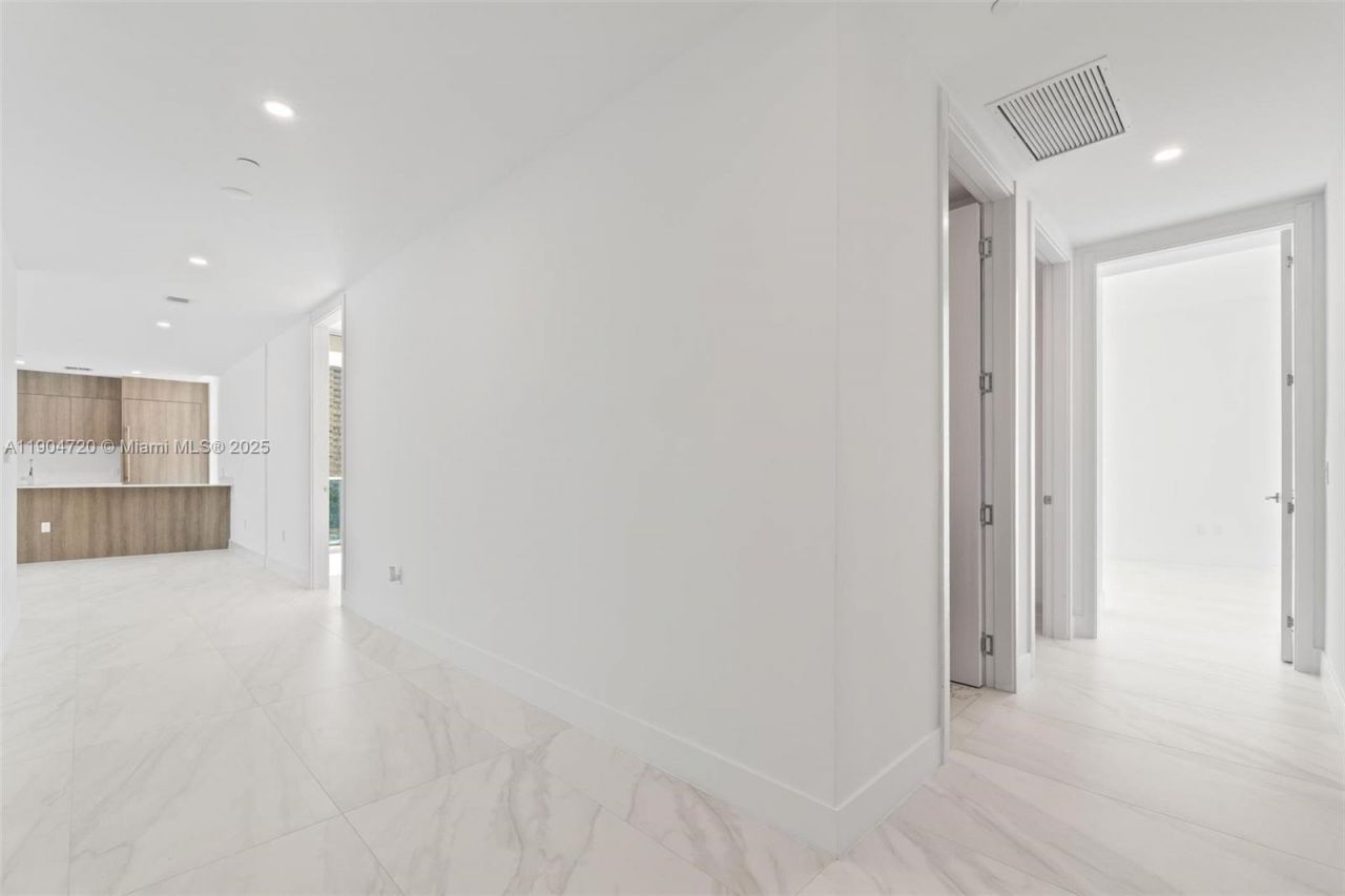 17550 Collins, Unit 501, Sunny Isles Beach, FL 33160 Photo