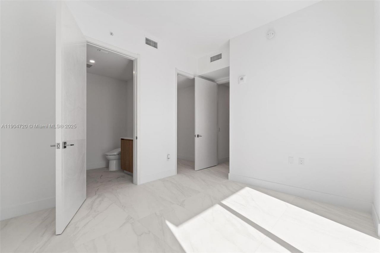 17550 Collins, Unit 501, Sunny Isles Beach, FL 33160 Photo