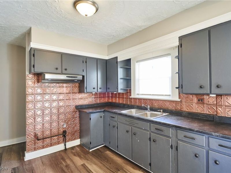 355 Cuyahoga Street, Akron, OH 44310 Photo 8