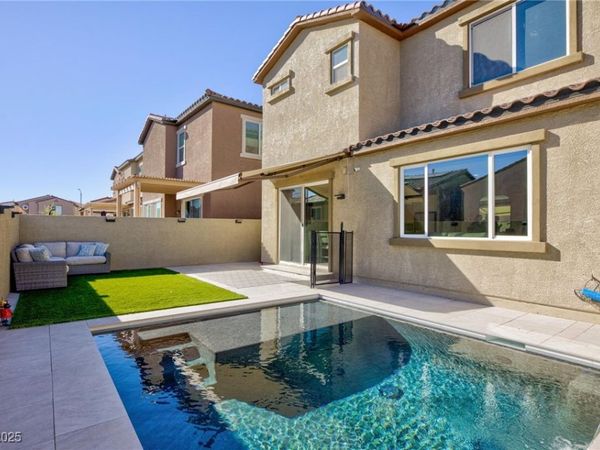 8910 Gilpin Street , Las Vegas, NV 89166