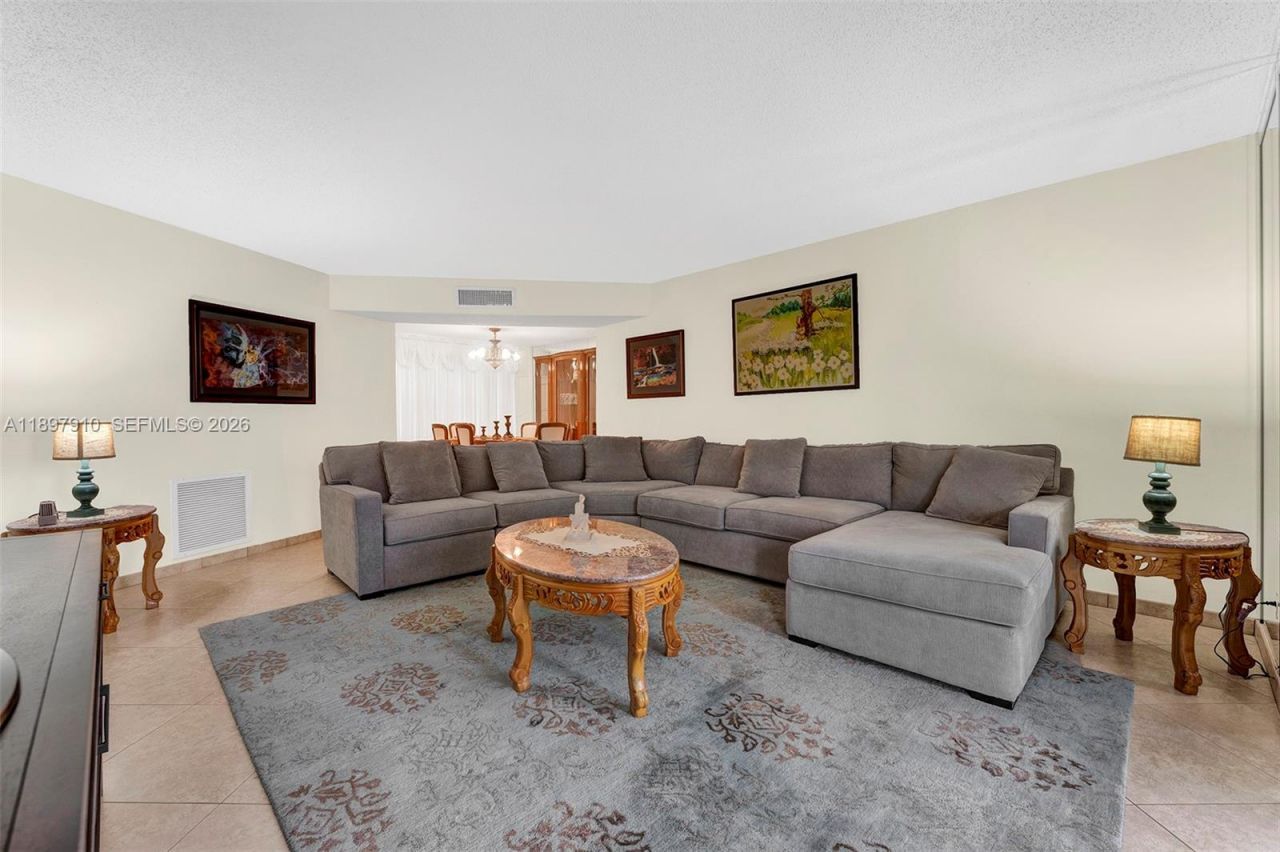 4270 NW 40th St, Unit 311, Lauderdale Lakes, FL 33319 Photo