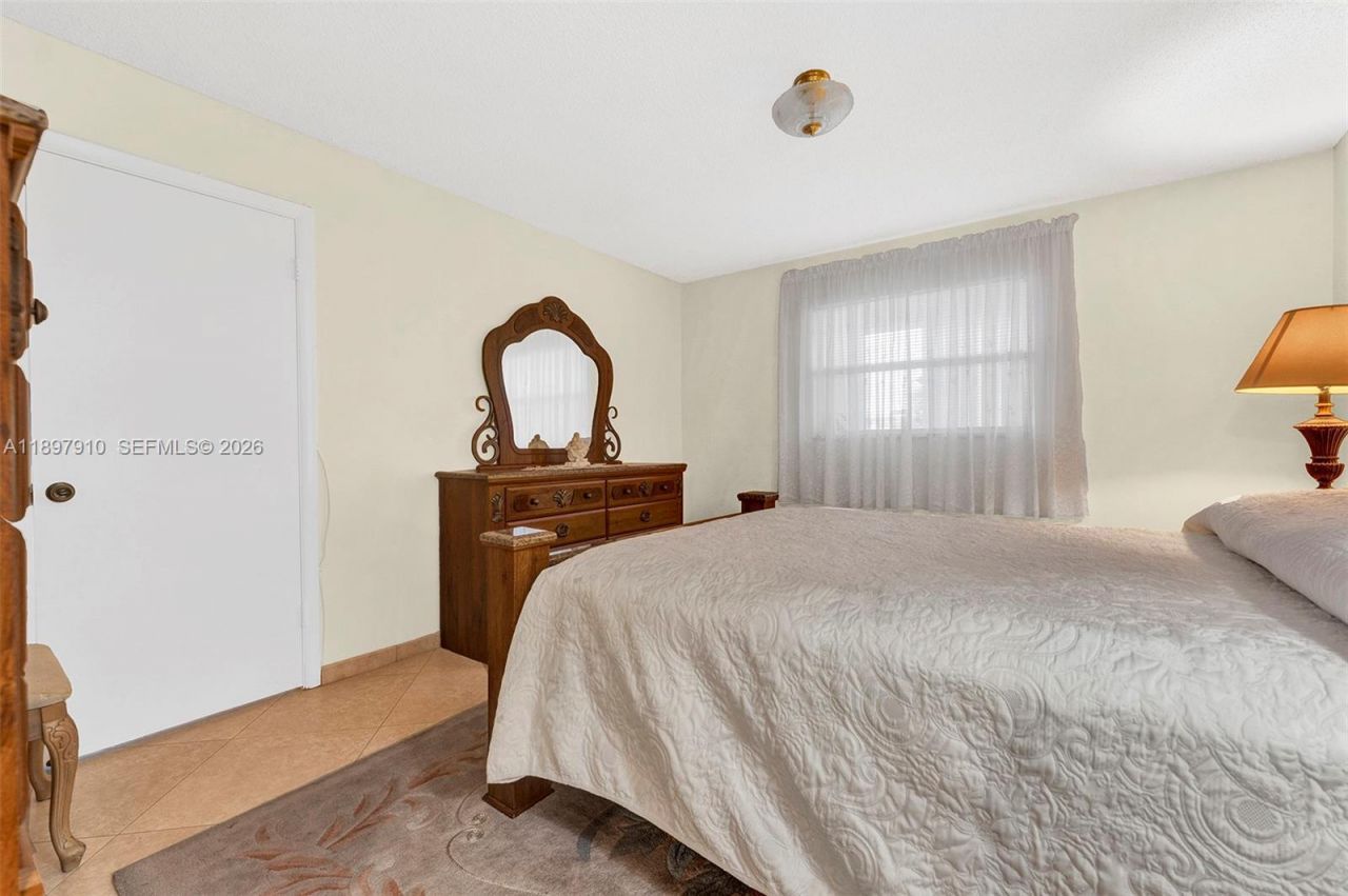 4270 NW 40th St, Unit 311, Lauderdale Lakes, FL 33319 Photo