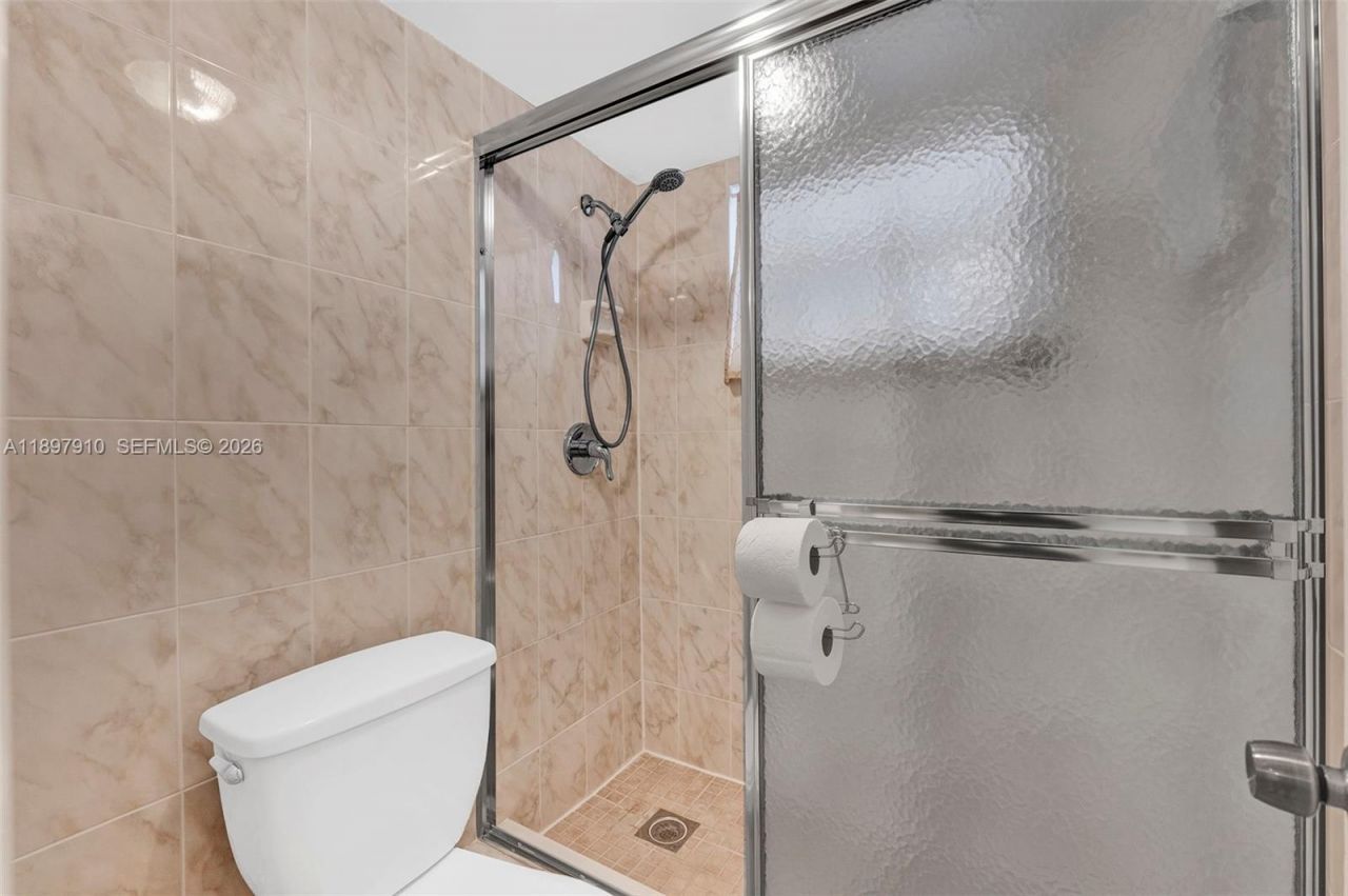 4270 NW 40th St, Unit 311, Lauderdale Lakes, FL 33319 Photo