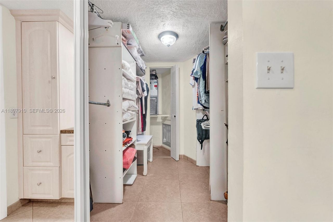 4270 NW 40th St, Unit 311, Lauderdale Lakes, FL 33319 Photo