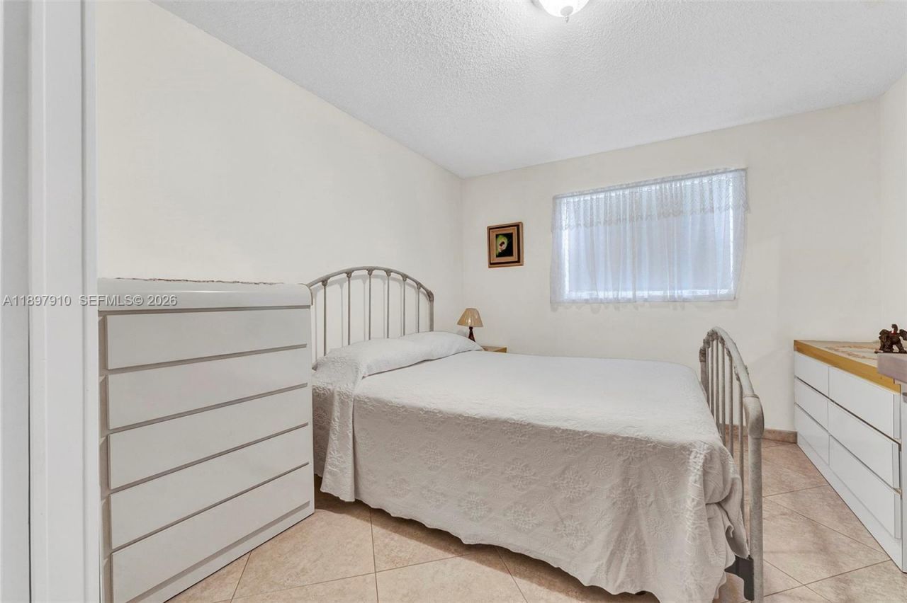 4270 NW 40th St, Unit 311, Lauderdale Lakes, FL 33319 Photo