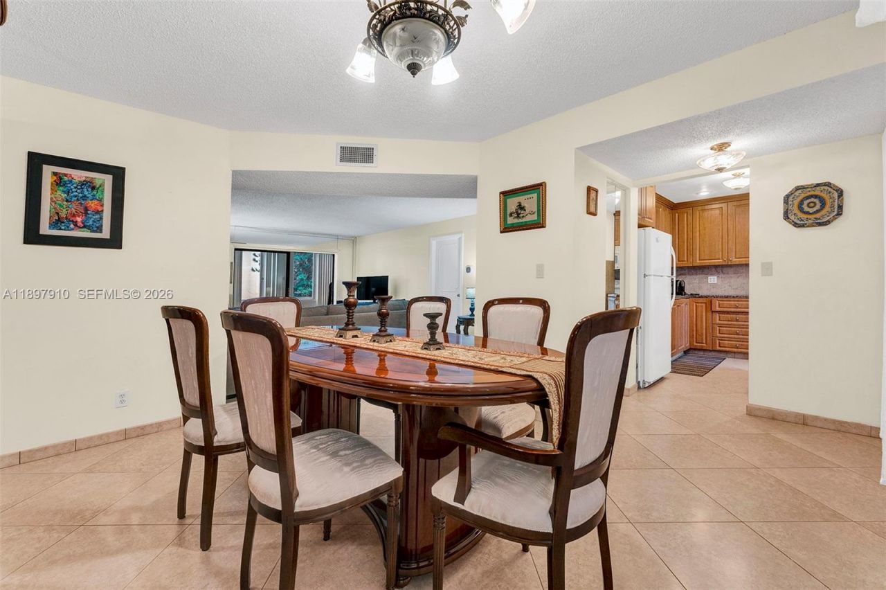 4270 NW 40th St, Unit 311, Lauderdale Lakes, FL 33319 Photo