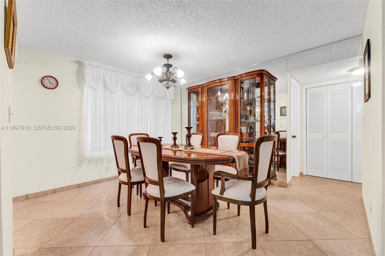 4270 NW 40th St, Unit 311, Lauderdale Lakes, FL 33319 Photo