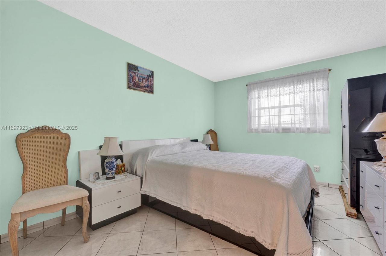 4270 NW 40th St, Unit 312, Lauderdale Lakes, FL 33319 Photo