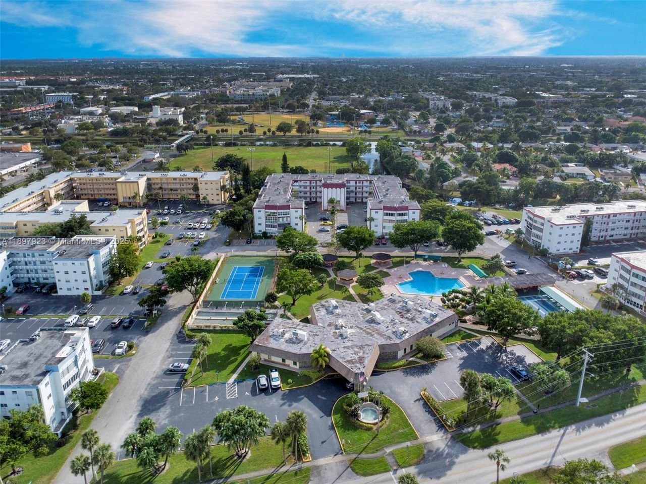 4270 NW 40th St, Unit 312, Lauderdale Lakes, FL 33319 Photo