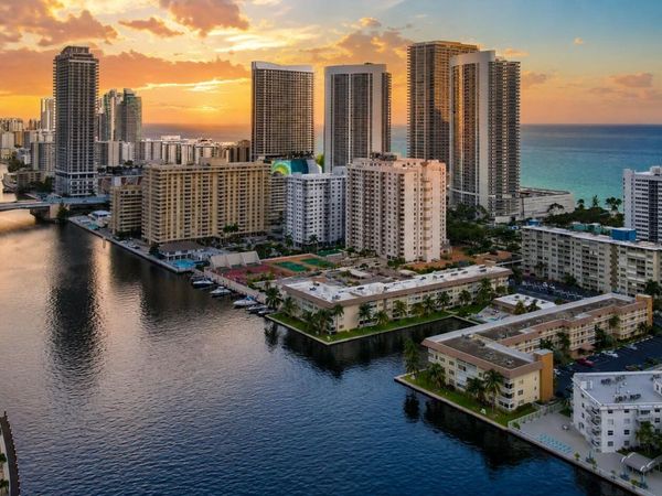 1891 S Ocean Drive, Unit 202, Hallandale Beach, FL 33009