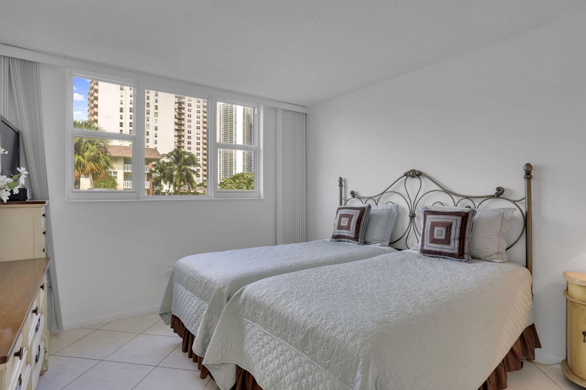 1891 S Ocean Drive, Unit 202, Hallandale Beach, FL 33009 Photo