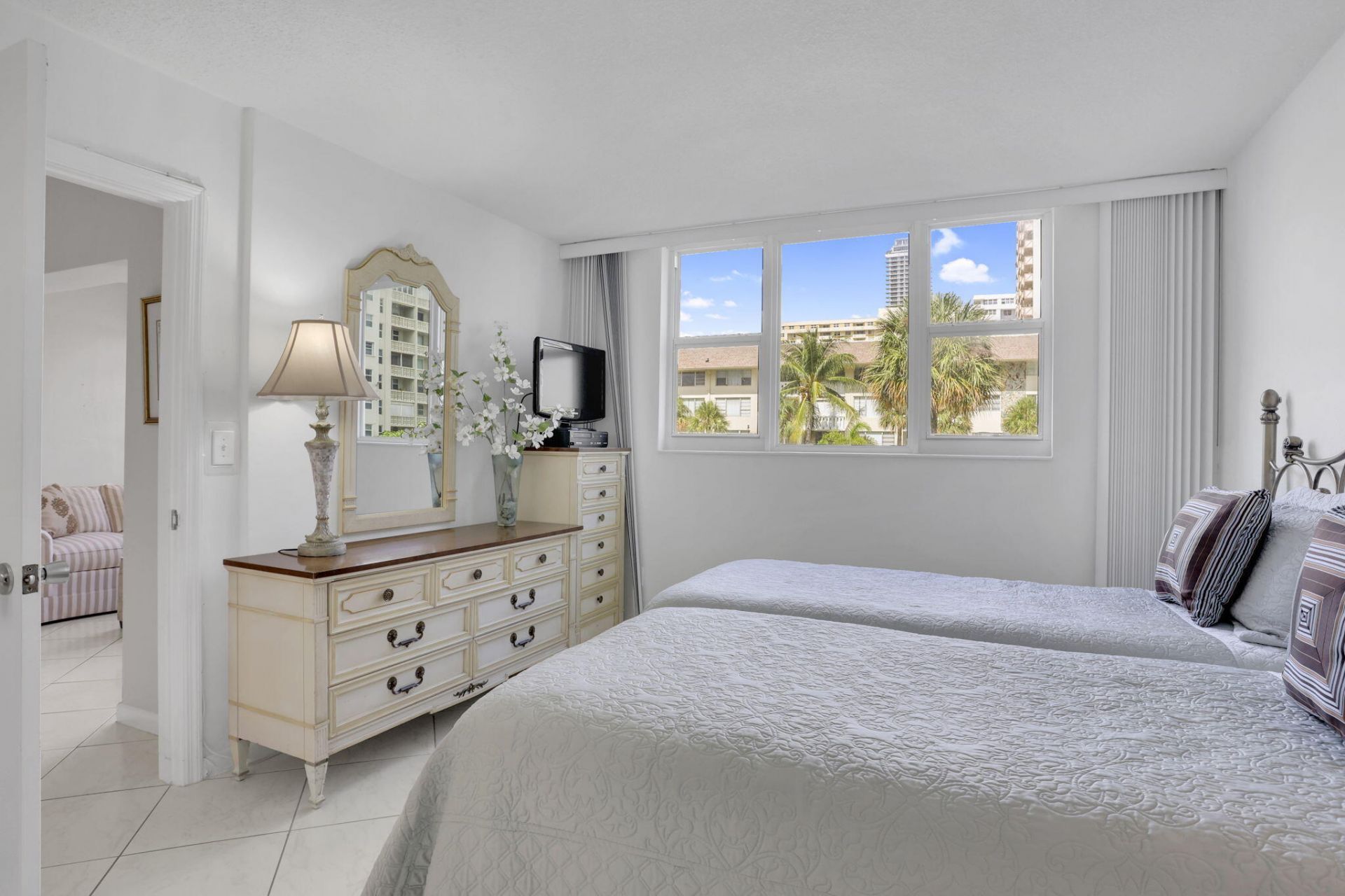 1891 S Ocean Drive, Unit 202, Hallandale Beach, FL 33009 Photo