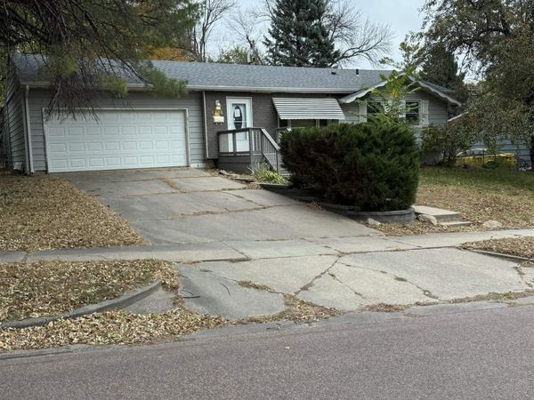 1300 S Olive Dr, Sioux Falls, SD 57103