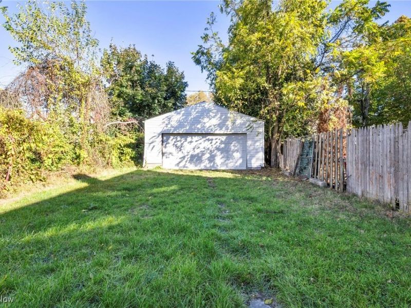 7408 Wentworth Avenue, Cleveland, OH 44102 Photo 27