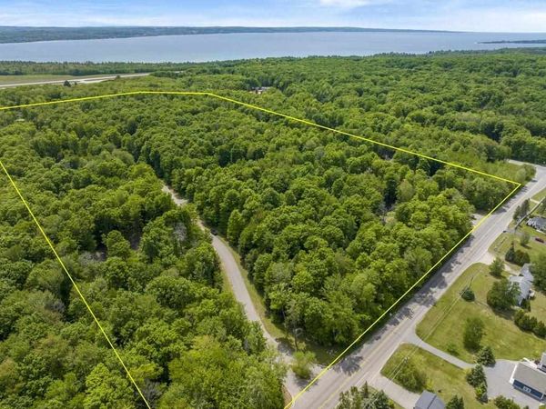 8384 Pleasantview Woods Circle, Harbor Springs, MI 49740