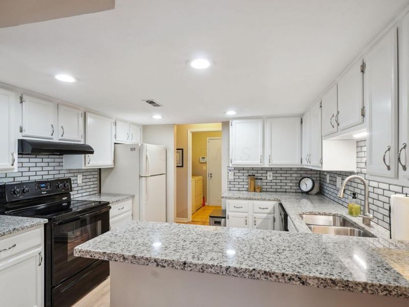 2713 Woodland Village Drive, Unit 6, Columbus, OH 43231 Photo 14