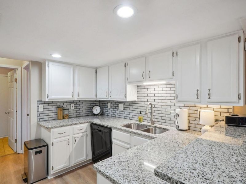 2713 Woodland Village Drive, Unit 6, Columbus, OH 43231 Photo 15