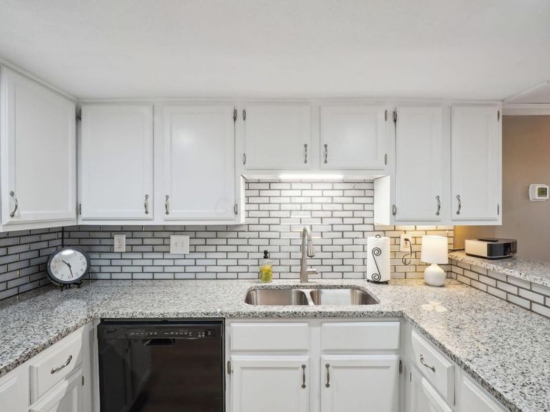 2713 Woodland Village Drive, Unit 6, Columbus, OH 43231 Photo 17