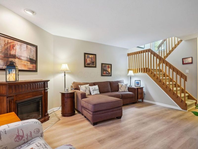 2713 Woodland Village Drive, Unit 6, Columbus, OH 43231 Photo 3