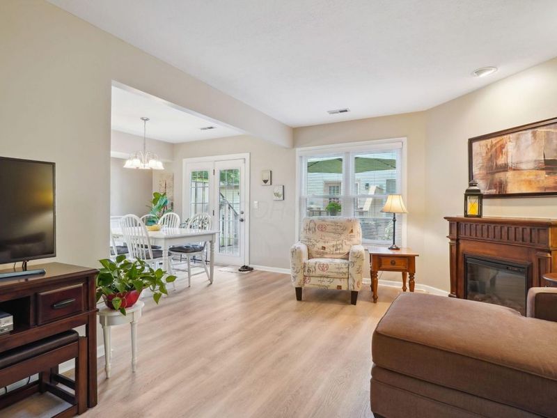 2713 Woodland Village Drive, Unit 6, Columbus, OH 43231 Photo 5