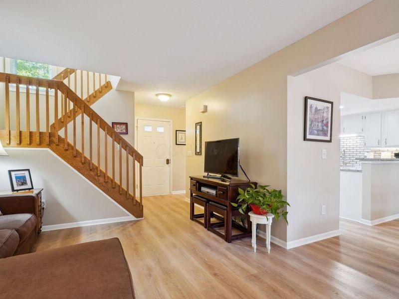 2713 Woodland Village Drive, Unit 6, Columbus, OH 43231 Photo 6