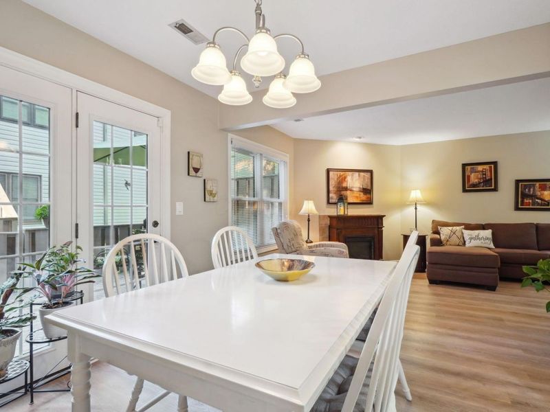 2713 Woodland Village Drive, Unit 6, Columbus, OH 43231 Photo 8