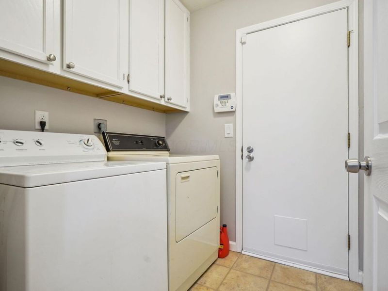 2713 Woodland Village Drive, Unit 6, Columbus, OH 43231 Photo 9