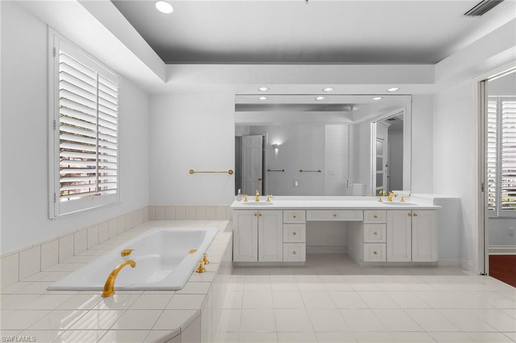 156 Colonade Cir, Unit 1107, Naples, FL 34103 Photo