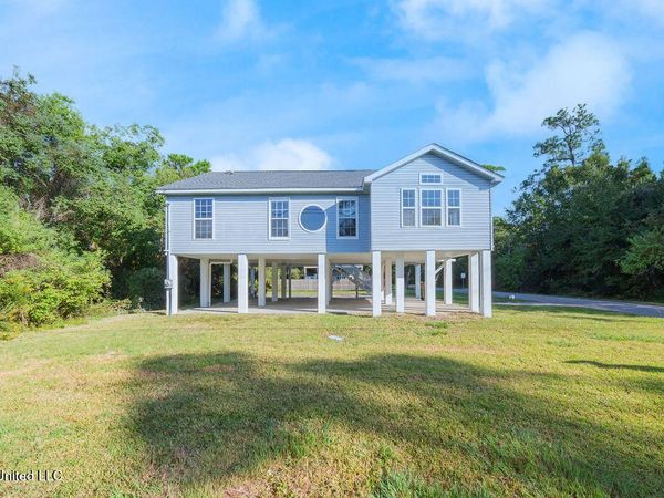 316 Bayview Street, Pass Christian, MS 39571