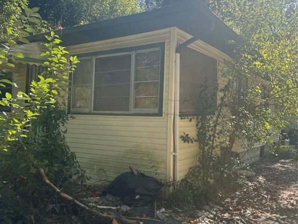 2001 Mackin Road, Flint, MI 48504