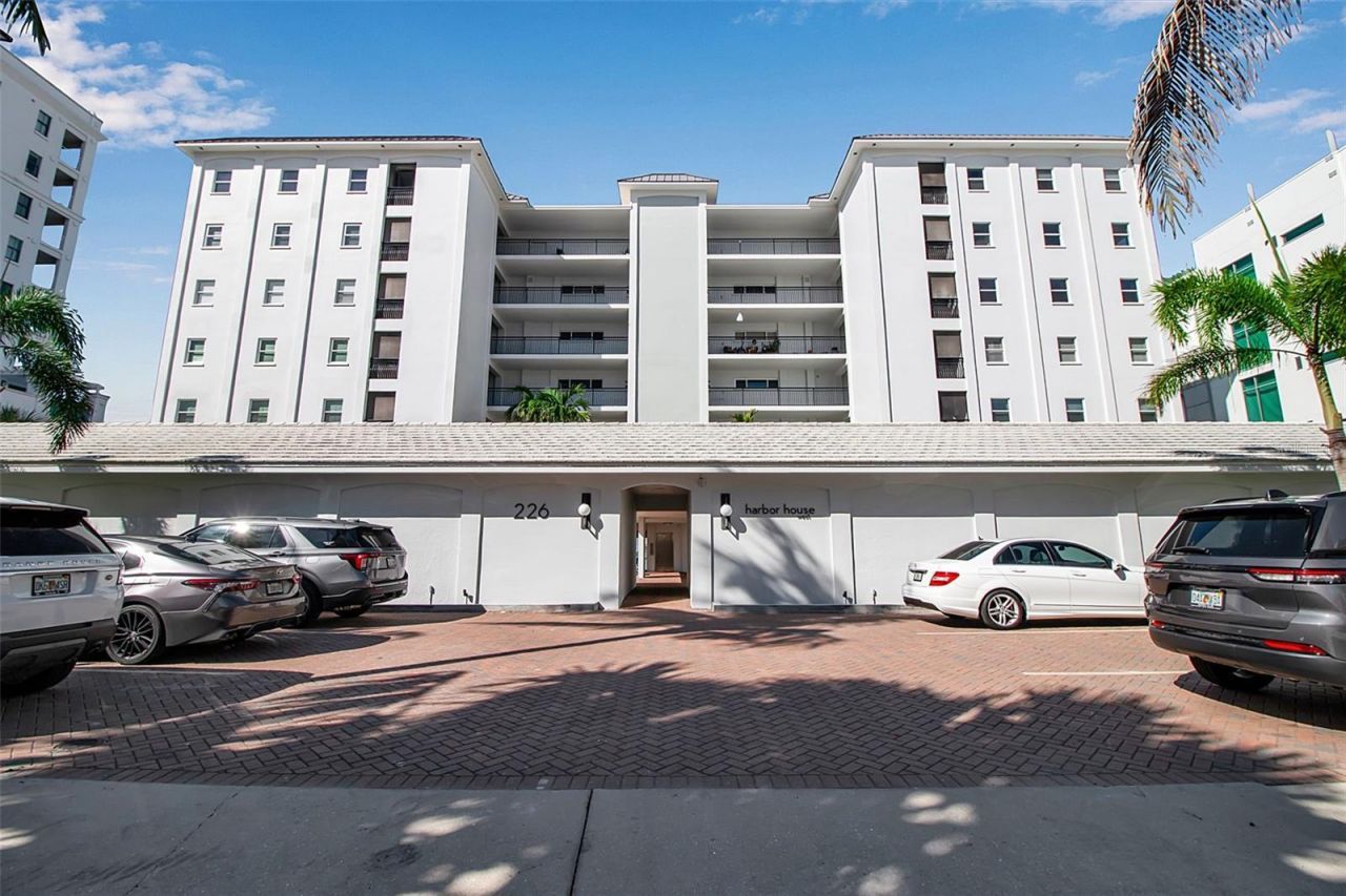 226 Golden Gate Point, Unit 21, Sarasota, FL 34236 Photo