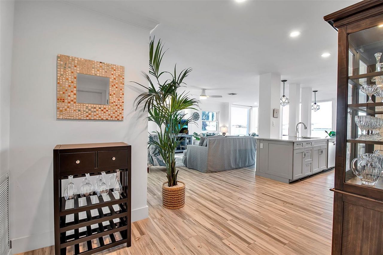 226 Golden Gate Point, Unit 21, Sarasota, FL 34236 Photo