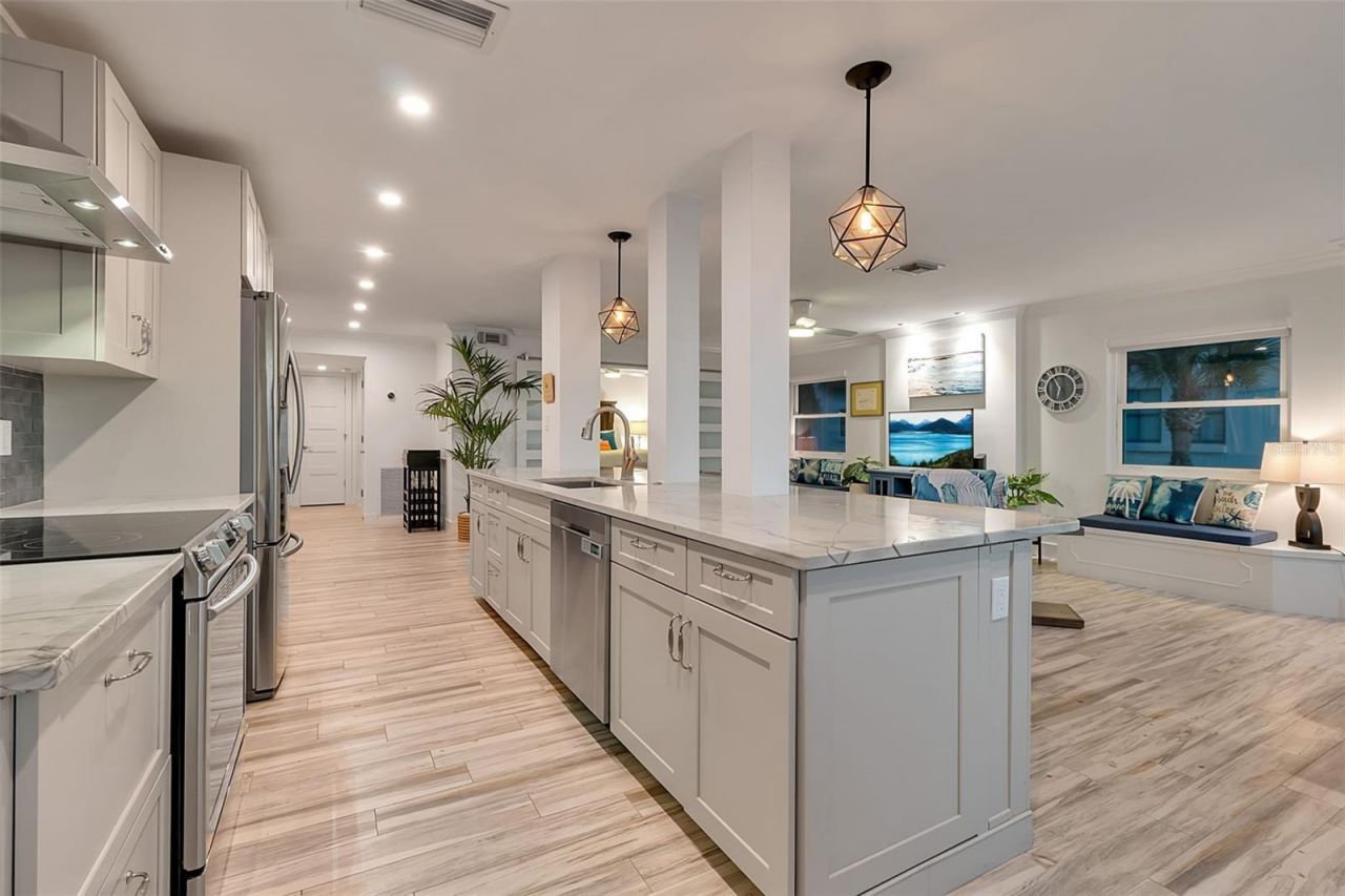 226 Golden Gate Point, Unit 21, Sarasota, FL 34236 Photo