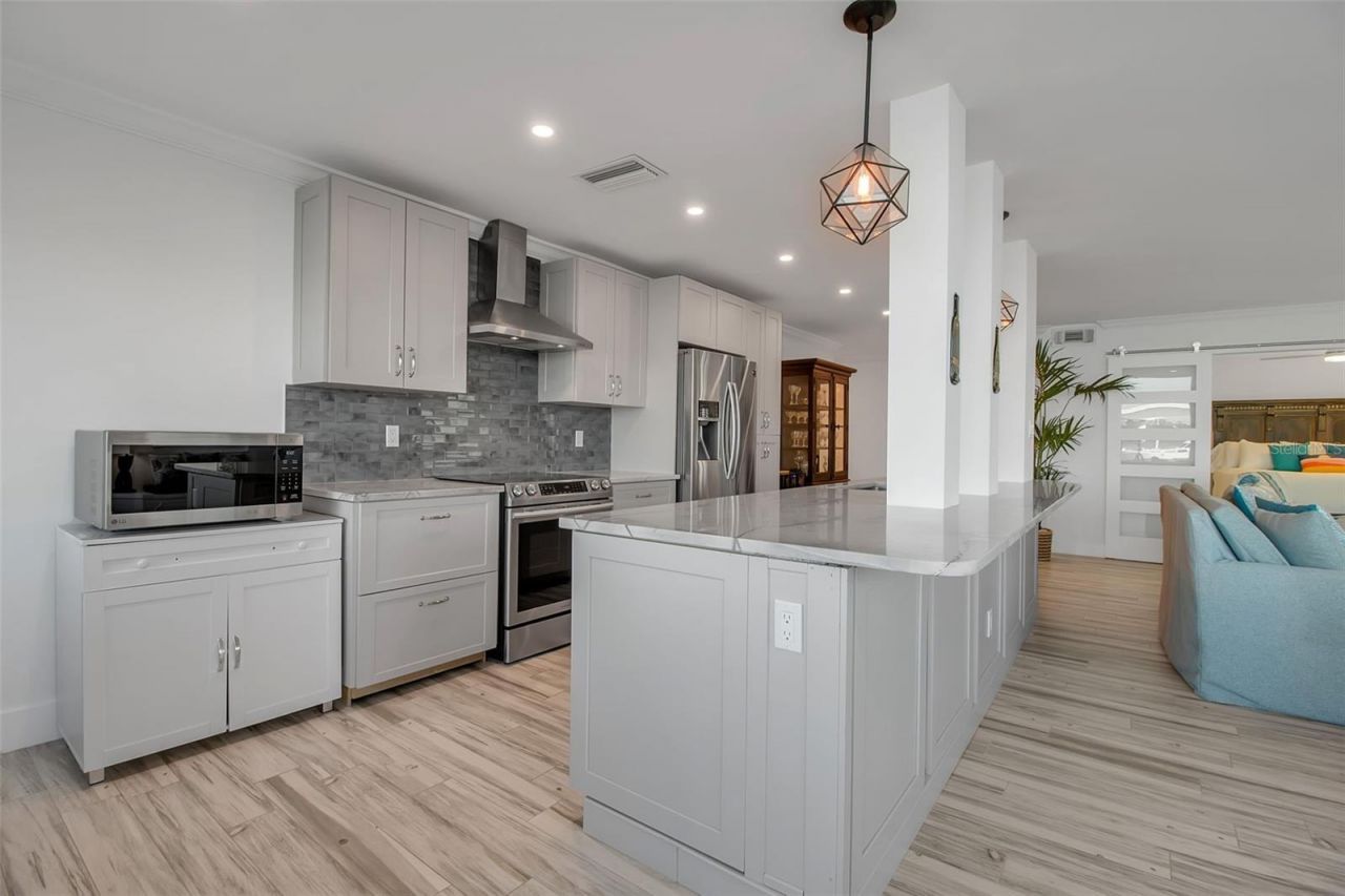 226 Golden Gate Point, Unit 21, Sarasota, FL 34236 Photo