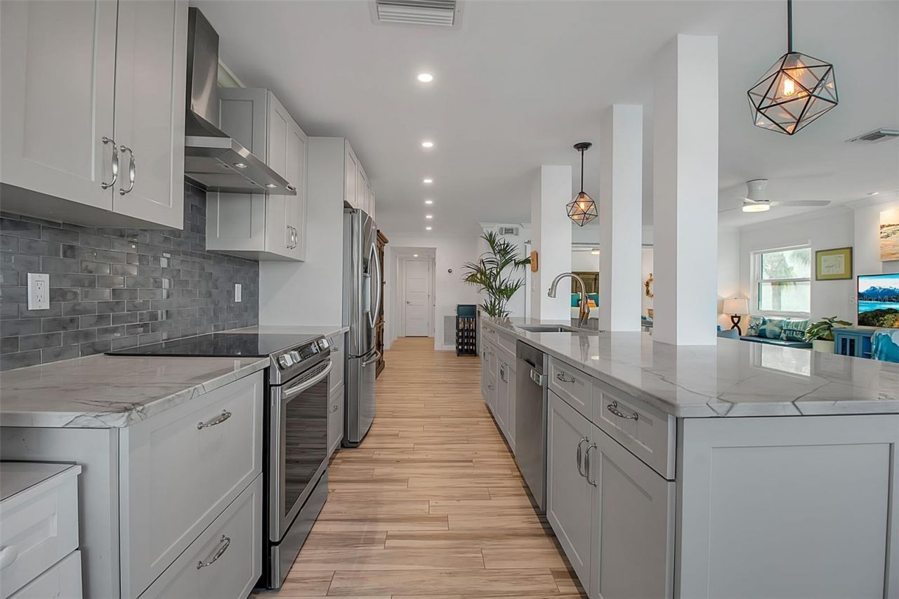 226 Golden Gate Point, Unit 21, Sarasota, FL 34236 Photo