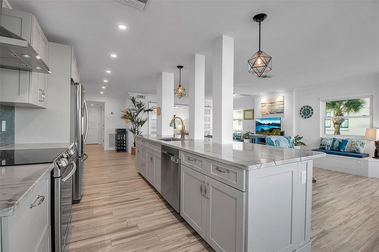 226 Golden Gate Point, Unit 21, Sarasota, FL 34236 Photo