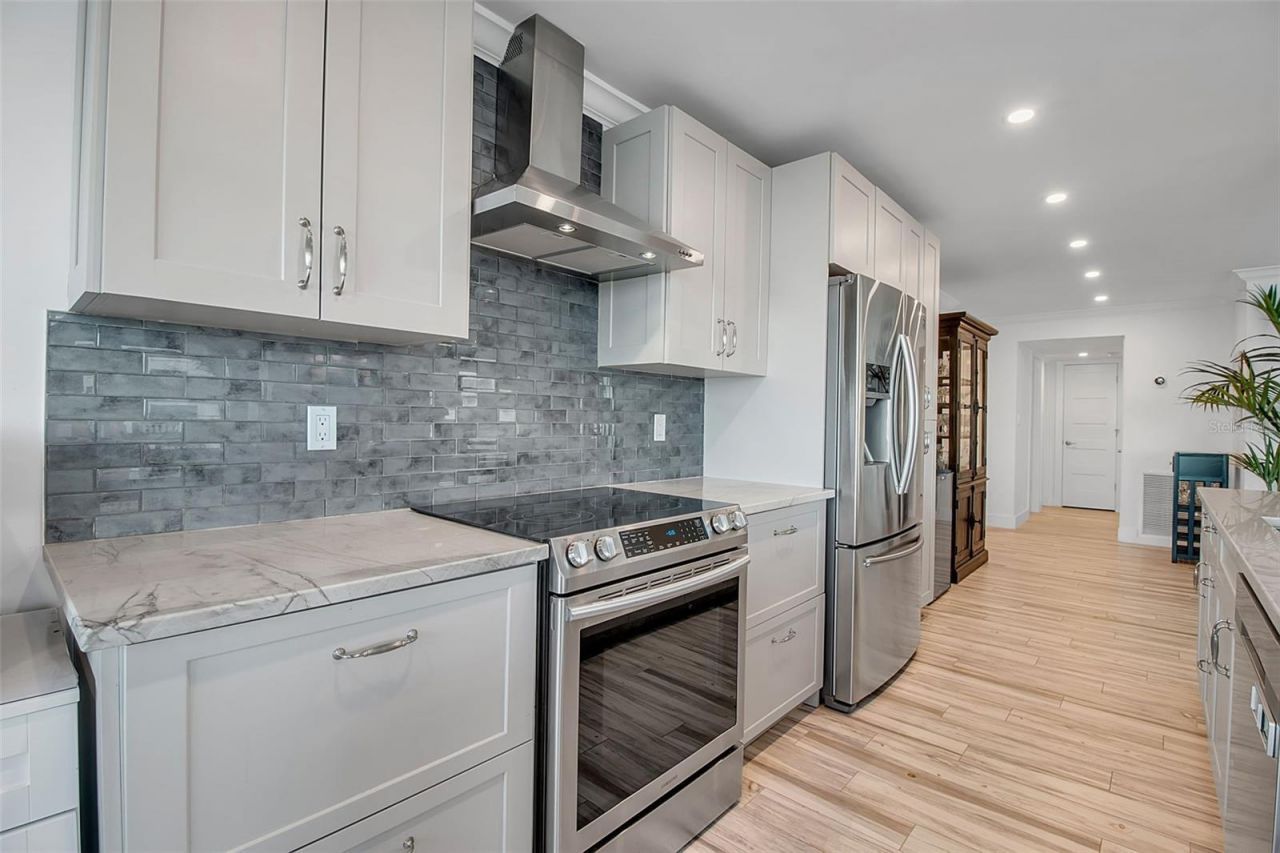 226 Golden Gate Point, Unit 21, Sarasota, FL 34236 Photo