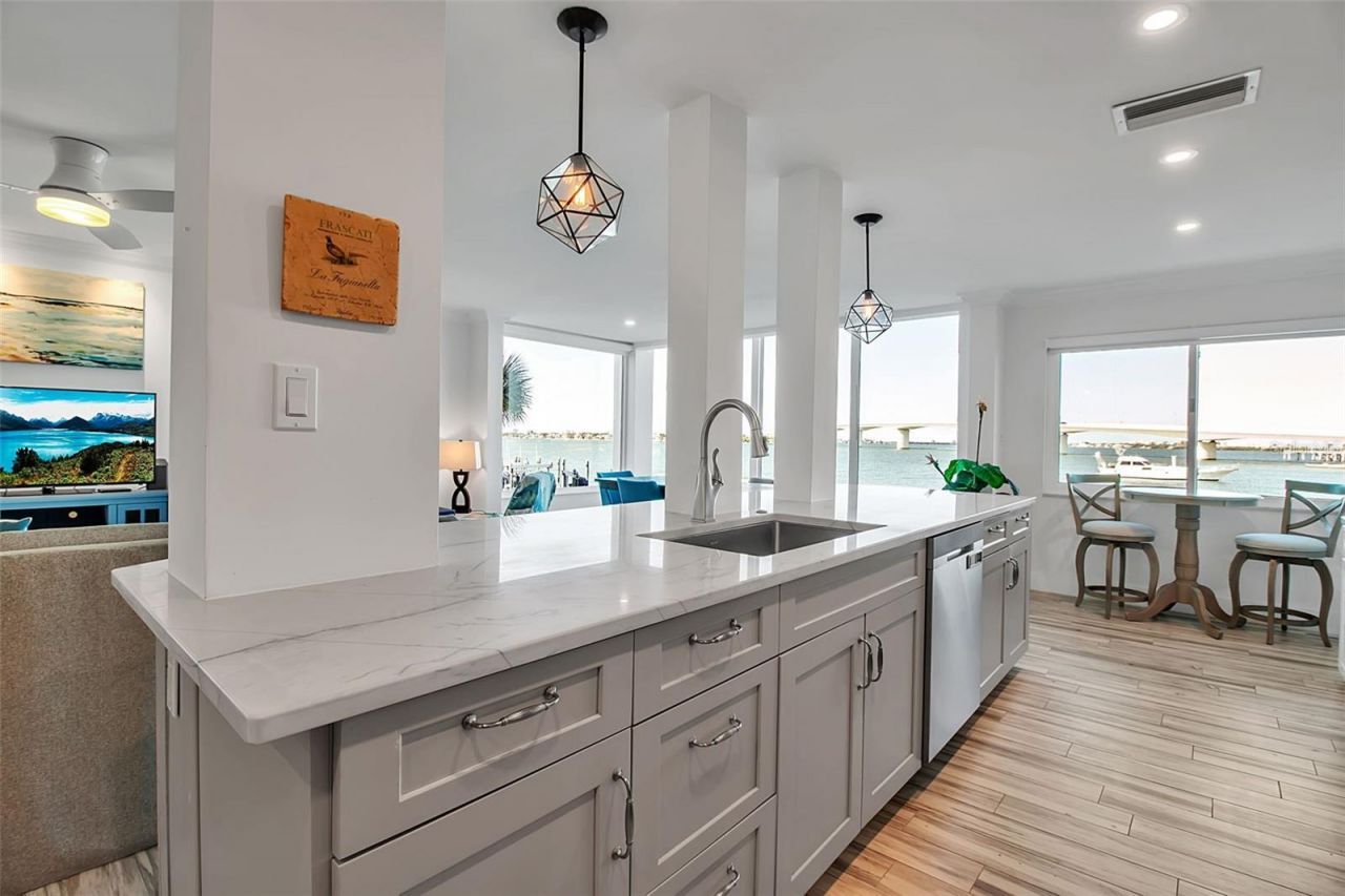 226 Golden Gate Point, Unit 21, Sarasota, FL 34236 Photo