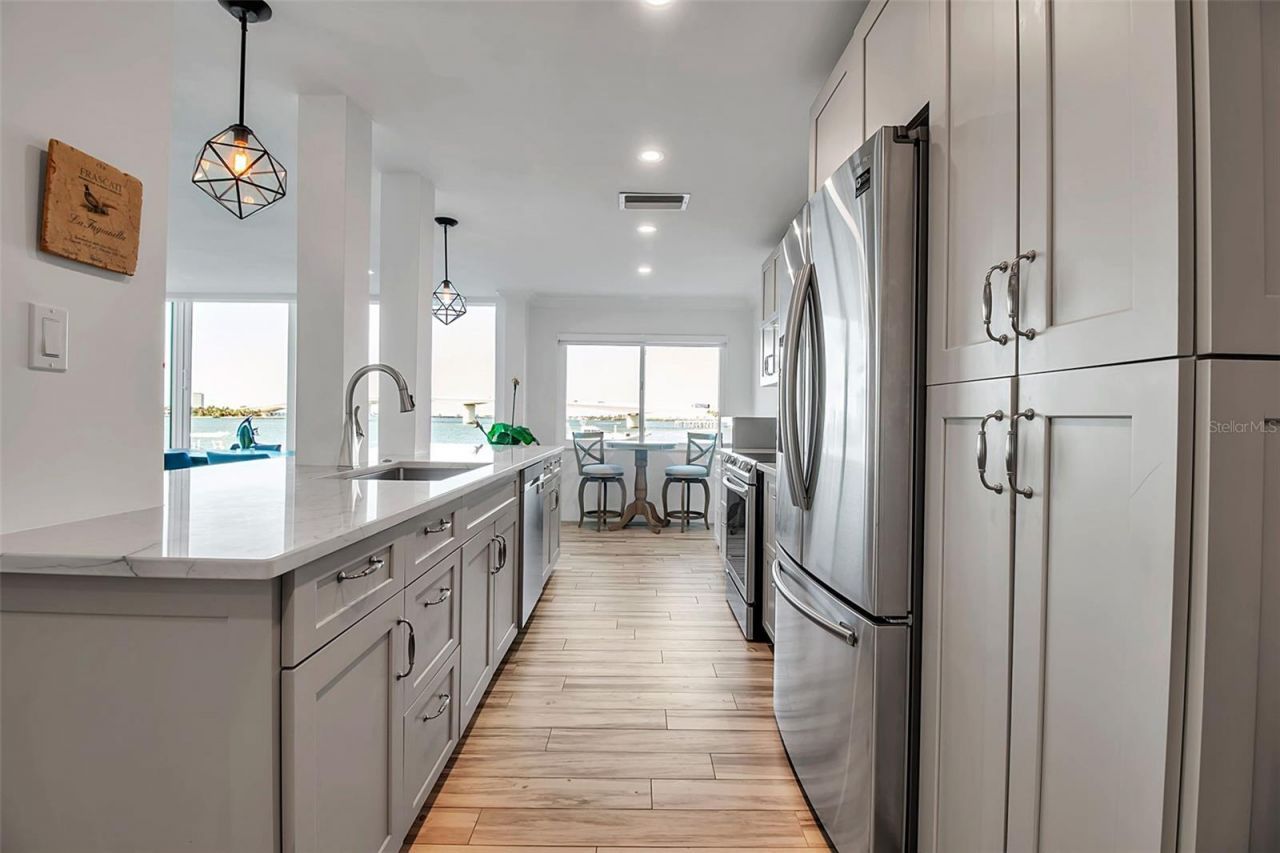 226 Golden Gate Point, Unit 21, Sarasota, FL 34236 Photo