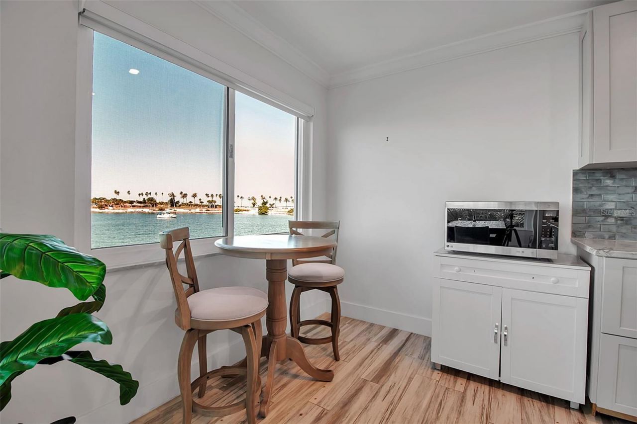 226 Golden Gate Point, Unit 21, Sarasota, FL 34236 Photo