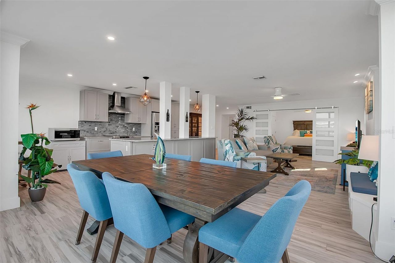 226 Golden Gate Point, Unit 21, Sarasota, FL 34236 Photo